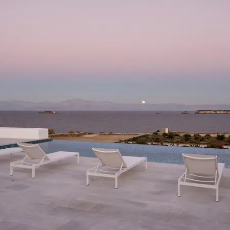 Beatrice Willa Chrisi Akti (Paros)