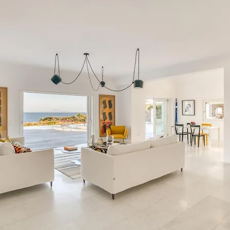 Beatrice Willa Chrisi Akti (Paros)